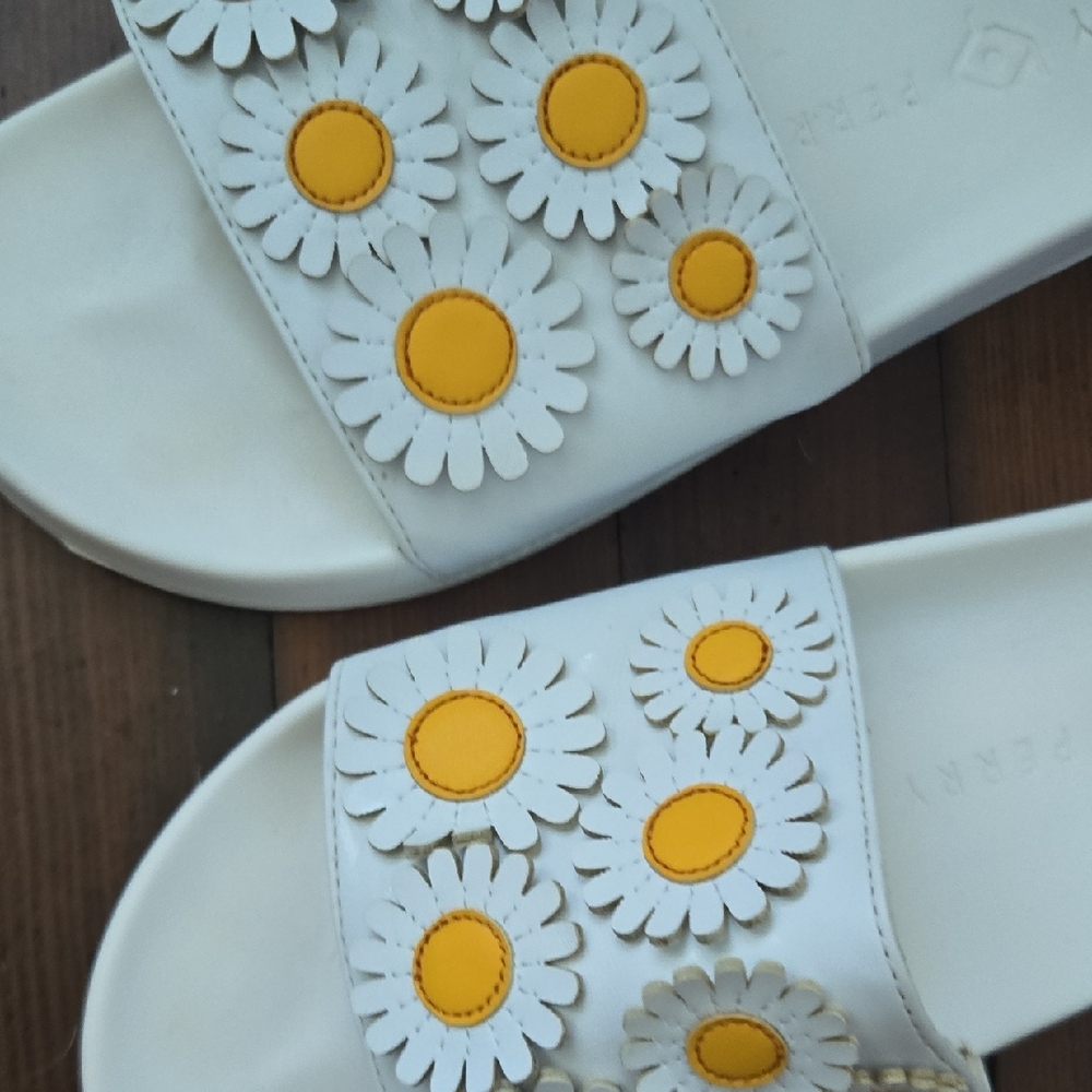 Katy Perry Collections White and Yellow Daisy Sandals - Picture 6 of 6